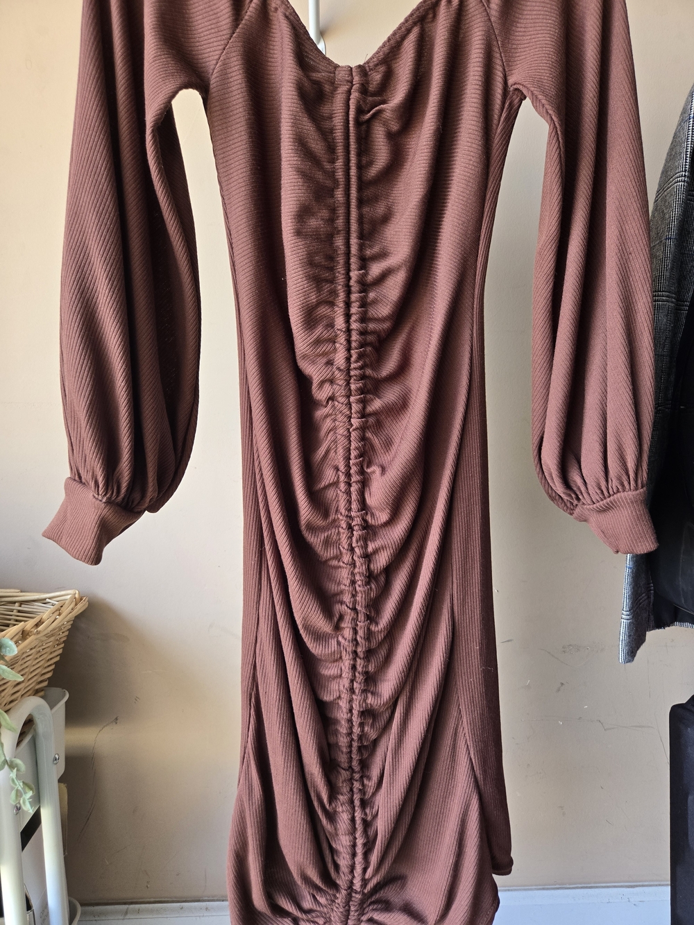 PrettyLittleThing Ribbed Ruched Long Sleeve Midi Dress in Cocoa
